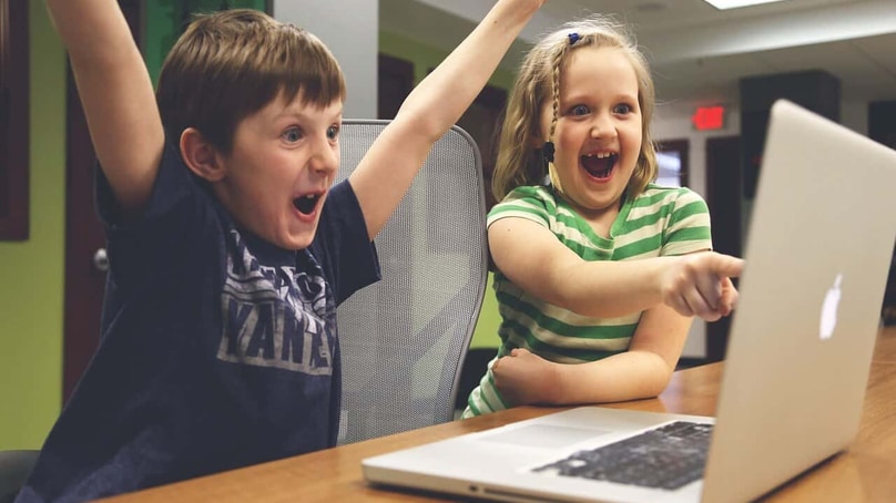 Emmener les enfants au bureau : concilier travail et famille dans les PME Emmener les enfants au bureau : concilier travail et famille dans les PME